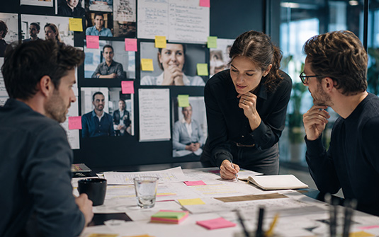 Qualitative Interviews in Strategy Projects: How Real Market Voices Sharpen Decisions