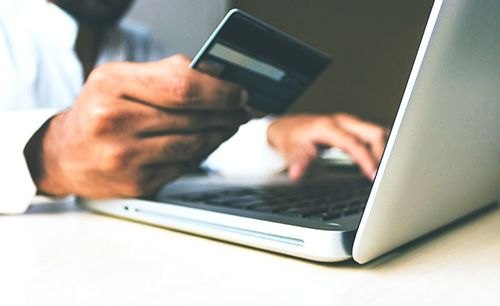 Commerce électronique : de nouveaux comportements d'achat et de nouvelles formes de relations commerciales 
